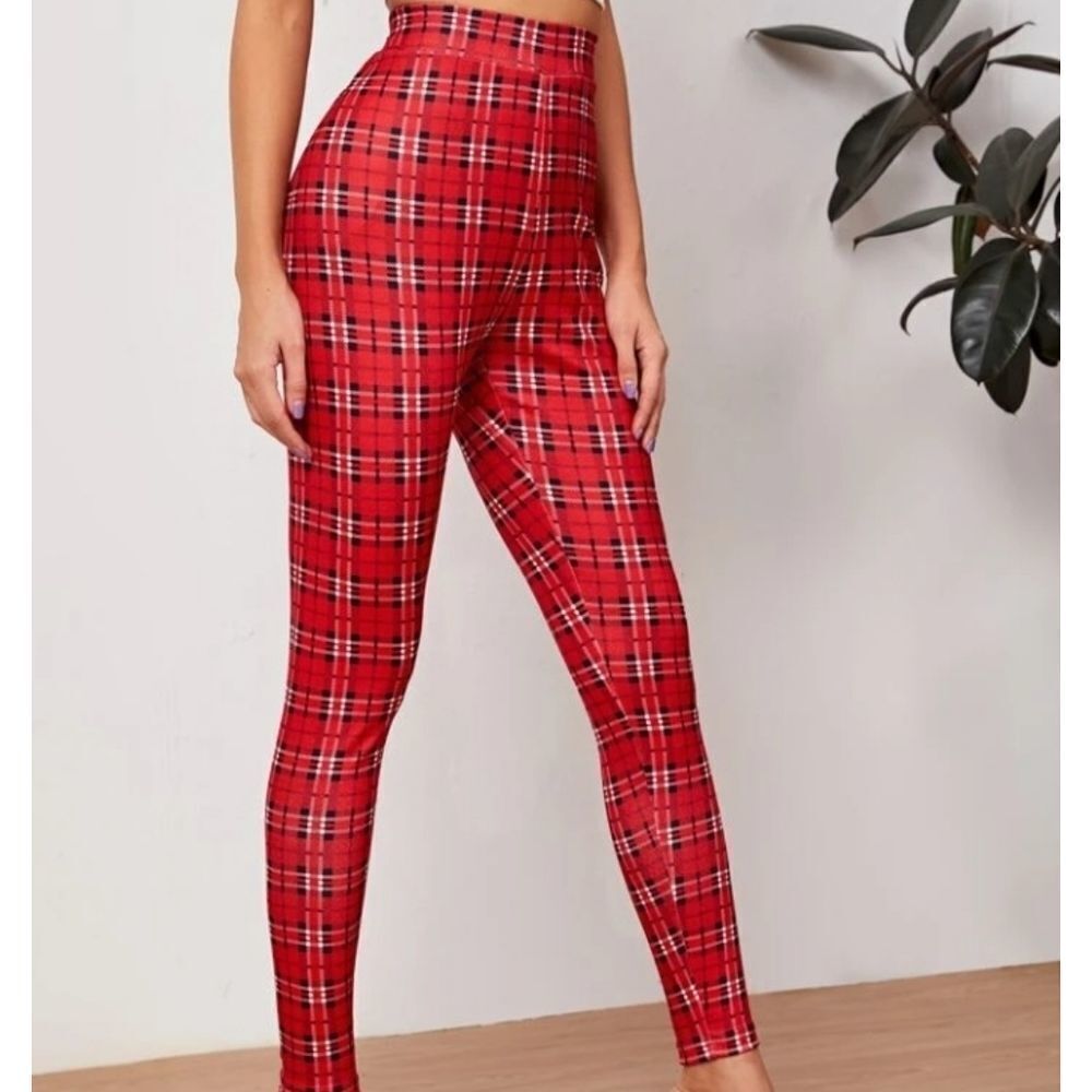 💕 $8 Bundled Tartan skinny pants